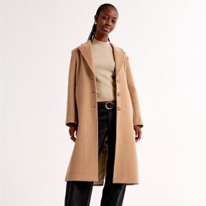 Wool-blend tailored topcoat
